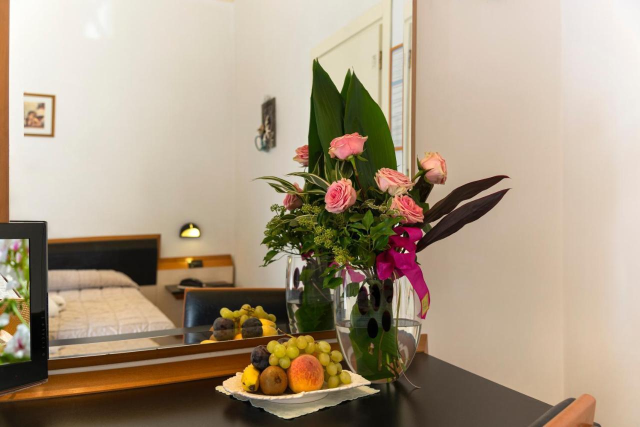 Hotel Villa Luigia Rimini Luaran gambar